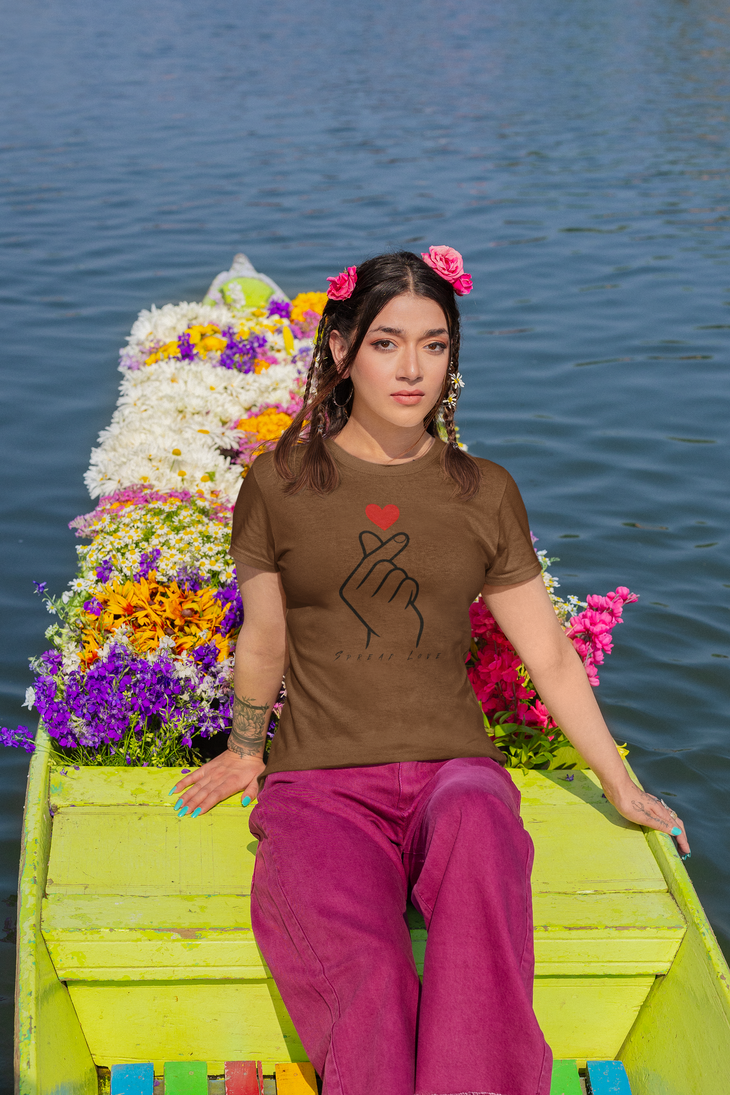 Spread Love Women’s T-Shirt | Cute Finger Heart Graphic Tee for Girls | Korean Aesthetic Cotton T-Shirt for Women | Casual Regular Fit Top