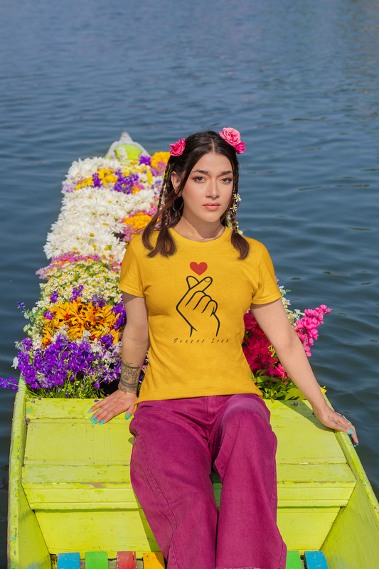 Spread Love Women’s T-Shirt | Cute Finger Heart Graphic Tee for Girls | Korean Aesthetic Cotton T-Shirt for Women | Casual Regular Fit Top