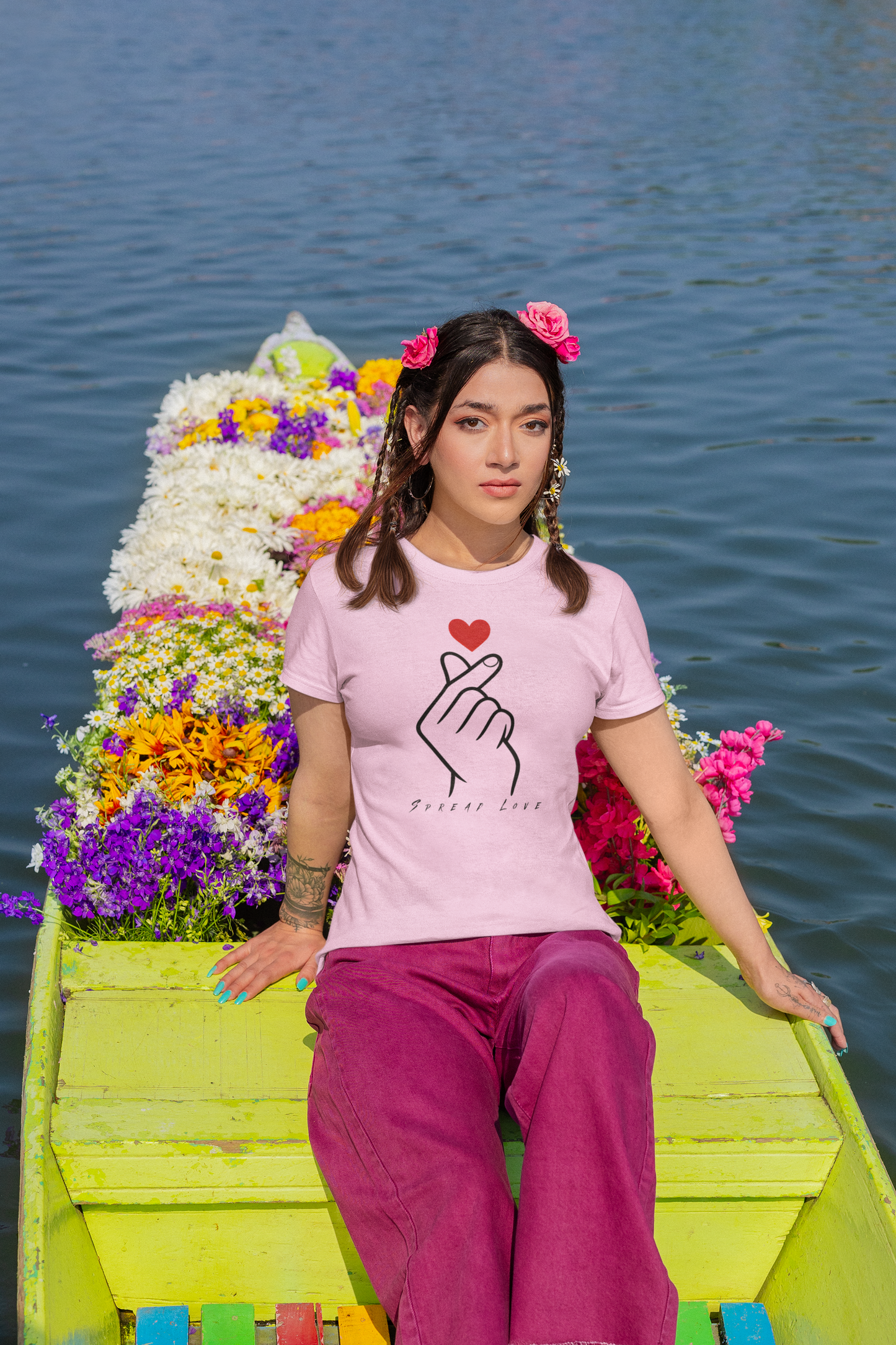 Spread Love Women’s T-Shirt | Cute Finger Heart Graphic Tee for Girls | Korean Aesthetic Cotton T-Shirt for Women | Casual Regular Fit Top