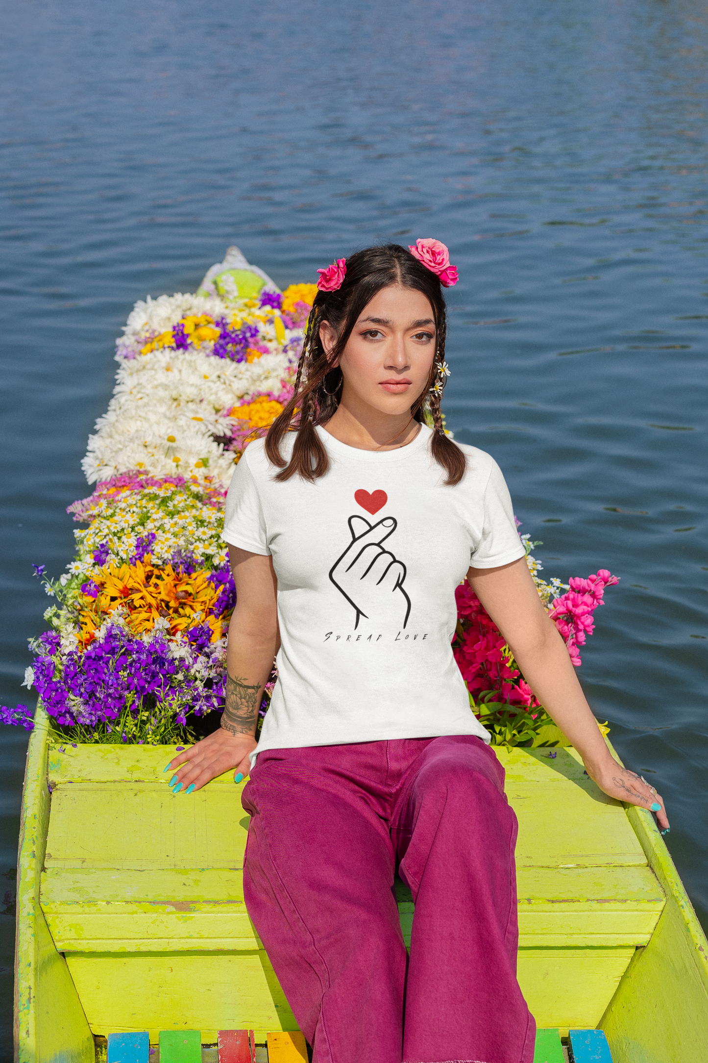 Spread Love Women’s T-Shirt | Cute Finger Heart Graphic Tee for Girls | Korean Aesthetic Cotton T-Shirt for Women | Casual Regular Fit Top